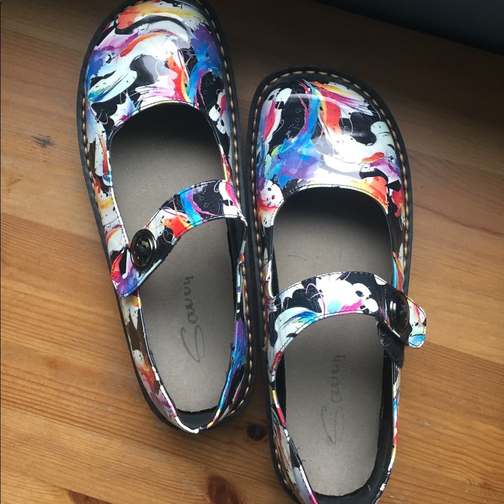 SAVVY nursing shoes size 12 “Black Splatter